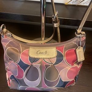EUC COACH Poppy Bag. Gorgeous Like New. No callouts. Gold leather strap & accent
